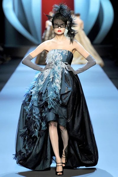Look 30